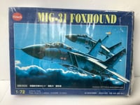 Kitech 08M-M320 1:72  Mig 31 Foxhound  Russia Air Force model kit NIB