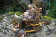 729.743 KORRIGAN  FIGURINE ROCKING CHAIR TROLL NORVEGIEN LUTIN  PIXIES POILU