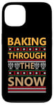 Coque pour iPhone 13 Cuisson à travers le boulanger de neige cuire un pull de Noël laid.