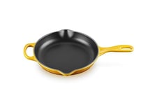 Le Creuset Signature Enamelled Cast Iron Skillet Frying Pan With Helper Handle and Two Pouring Lips, 23 cm, Nectar, 20182236720422