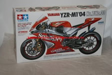 Tamiya 14100 1/12 Yamaha YZR-M1 04 No. 7 / No. 33