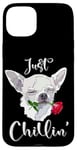 Coque pour iPhone 15 Plus Chihuahua blanc avec rose Just Chillin