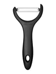 Fiskars Essential Yshaped Peeler Svart