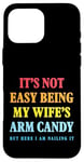 Coque pour iPhone 16 Pro Max Ce n'est pas facile d'être le bonbon pour les bras de ma femme - Funny Husband