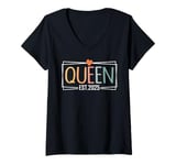 Womens Promoted To Queen Est 2024 Queenie Expect Baby 2025 V-Neck T-Shirt