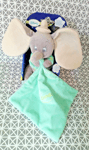 Doudou éléphant Dumbo gris mouchoir vert luminescent Disney Nicotoy neuf