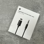 GENUINE APPLE LIGHTNING TO 3.5MM AUDIO JACK CABLE ADAPTER - BLACK A1879