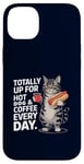 Coque pour iPhone 14 Plus Totally Up For Hot Dog & Coffee Every Day Funny Cat Humour