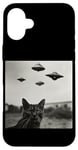 Coque pour iPhone 16 Plus Cat Selfie with UFO Weird 50s Photo ---