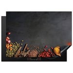 KitchenYeah© Protege Plaque Tapis Pour Induction 75x52 cm Deco Cuisine Protection Vitrocéramique Pour Cuisiniere Herbes - Aliments - Épice - Noir - Paprika - Cannelle