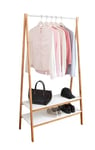 WENKO Portemanteau Finja, penderie décorative en Bambou avec 2 étagères à Chaussures en MDF et Une Tringle à vêtements en métal, Design Scandi Minimaliste, 95 x 172 x 42 cm, Marron/Blanc