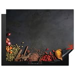 KitchenYeah© Protege Plaque Tapis Pour Induction 77x59 cm Deco Cuisine Protection Vitrocéramique Pour Cuisiniere Herbes - Aliments - Épice - Noir - Paprika - Cannelle