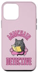 Coque pour iPhone 12 mini Fauteuil détective – Chat lisant un livre mystère confortable