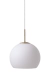 Frandsen - Ball Glass Taklampa Opal White Ø25 från Sleepo