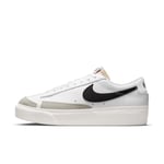 Nike Femme W Blazer Low Platform Sneaker, White/Black-Sail-Team Orange, 44 EU