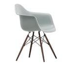 Vitra - Eames Plastic Armchair DAW - 24 Light Grey - Dark Maple - Matstolar - Charles & Ray Eames - Grå - Metall/Trä/Plast