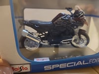 MAISTO  MINIATURE MOTO 1/18° BMW R 1200 GS BORDEAUX GRISE EN BOITE 2017