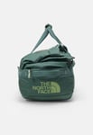 THE NORTH FACE BASE CAMP VOYAGER 42L DUFFEL BAG - DARK SAGE/GREEN - HOLDHALL NEW