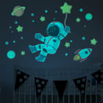 Sticker phosphorescent lumineux - astronaute dans l'espace étoilé - Autocollant mural plafond enfant fluorescent - 105x70cm