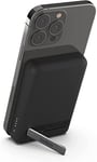 Belkin Batterie externe sans fil magnétique 5000mAh, Chargeur portable compatible MagSafe et charge Pass-Through, sortie 7,5W, entrée 10W et béquille, Compatible avec les iPhone 15, 14, 13, 12, Noir