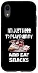 Coque pour iPhone XR Funny I'm Just Here To Play Rummy And Eat Snacks Jeu de cartes