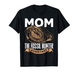 Mom The Fossil Hunter Assistant Mother's Day Fossil Hunting T-Shirt