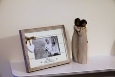 Willow Tree Figurine & Mum Photo Frame Set - Mother & Daughter