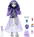 Monster High Spectra Vondergeist Poupée avec furet Rhuen et accessoires, dont un sac à dos, une tablette, des friandises et bien plus, HXH77