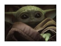 Komar Star Wars Mandalorian The Child Cute Face | Baby Yoda Décoration murale, affiche d'art | Taille 50 x 40 cm | Sans cadre | WB-SW-005-50x40, multicolore, 50 x 70 cm