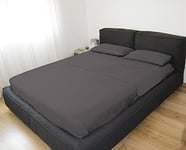 GEMITEX Parure de lit 2 Places Couleur Gris fumé avec Traitement Non repassé, Effet Satin, 100% Microfibre de Polyester. Composé de 2 draps et 2 taies d'oreiller. Fabriquée en Italie.