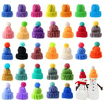 60 Pièces Mini Chapeaux Bonnets Tricotés Bonnets de Père Noël Doigt vin Plat Chapeau Mini Laine Chapeau de Poupée pour DIY Artisanat Bouteille de vin Décoration Christmas Arbre Accessoires de Poupée