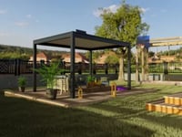 Pergola bioclimatique autoportante motorisée aluminium Oviedo gris 4,05 x 3 m