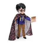 HARRY POTTER - COFFRET POUPÉE 20 CM + ACCESSOIRES HARRY POTTER WIZARDING WORLD - Poupée figurine Articulée Harry Potter 20 cm - Cape D'Invisibilité, 2 Tenues & 5 Accessoires - Jouet Enfant 6 ans et +