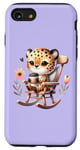 Coque pour iPhone SE (2020) / 7 / 8 Mignon guépard buvant du café dans une chaise à bascule sur violet