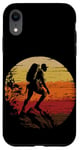 Coque pour iPhone XR Homme en détresse vintage, randonnée dans les montagnes