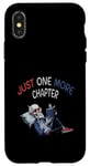 Coque pour iPhone X/XS Just One More Chapter, livre de lecture squelette amusant