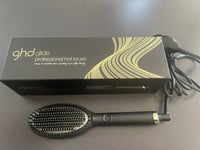 GHD Glide Ceramic Technology Professional Hot Brush UK