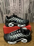 NIKE AIR MAX PLUS GS WHITE/BLACK SIZE UK 6 EUR 39 US 6.5Y HM9615-100