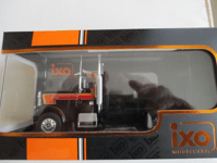 MINIATURE CAMION  TRACTEUR FREIGHTLINER FLC 120 64T  IXO  TR186 1/43  1977 NOIR