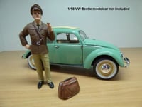 FIGURINE Remembering PEARL HARBOR III 1/18 Pilote avec valise WW2