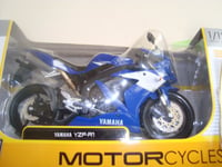 MINIATURE MOTO YAMAHA YZF R1  BLEUE 1/12 MAISTO  NEUVE EN BOITE