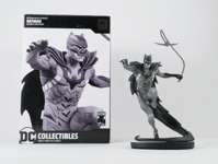 BATMAN Black & White The Batman Kenneth Rocafort Statue DC Direct