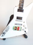 Guitare miniature Explorer more beer de James Hetfield de Metallica