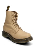 1460 Pascal Savannah Tan Virginia Beige Dr. Martens