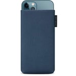 Adore June Classic Recycled Bleu Housse de Protection Compatible avec iPhone 13 / iPhone 13 Pro/iPhone 12 / iPhone 12 Pro, Tissu de R-PES Moderne et Durable. Fabriqué en Europe