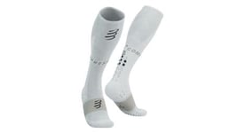 Paire de chaussettes compressport full socks oxygen blanc