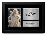 HWC Trading FR A4 Sir Ian McKellen Lord of the rings Gandalf Cadeaux Imprimé Signé Autographe Photo pour les fans de cinéma - A4 Encadré