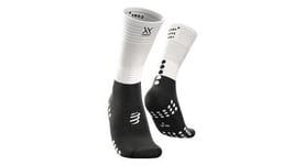 Chaussettes compressport mid compression socks blanc noir