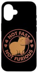 Coque pour iPhone 16 Badge parodie du film Capybara avec inscription « Not Fast Not Furious »