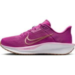 Nike Women's Quest 6 Straßenlaufschuh für Damen Road Running Shoe, Hot Fuchsia MTLC Red Bronze Beyond Pink, 7.5 UK